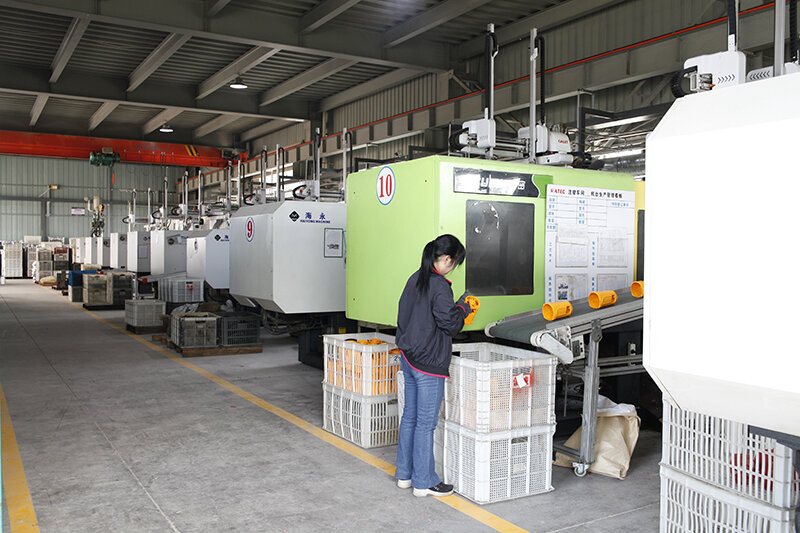 ورشة حقن البلاستيك